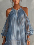 Serna | Vestido mini azul con hombros al aire, fruncido y bajo de encaje