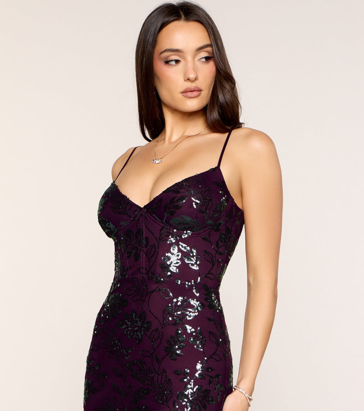 Vestido corto ajustado de lentejuelas florales Dark Petal