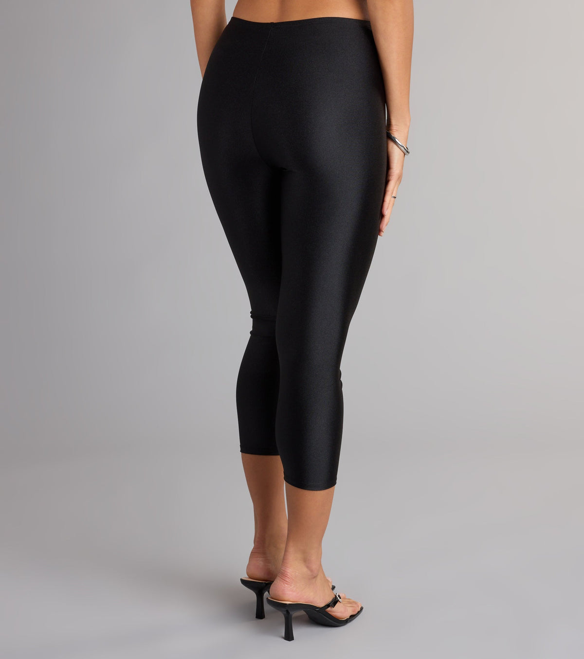 Sofi pantalones capri de nailon de talle alto