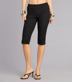 Pantalones capri coquetos de crepé con lunares