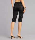 Pantalones capri coquetos de crepé con lunares