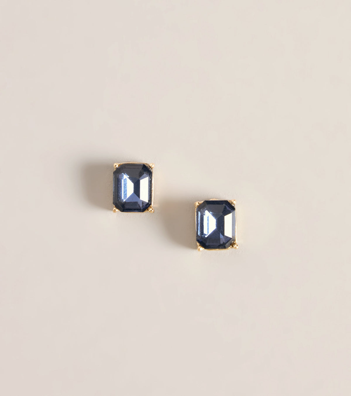 Pendientes Tachuela Gem Status Corte Esmeralda