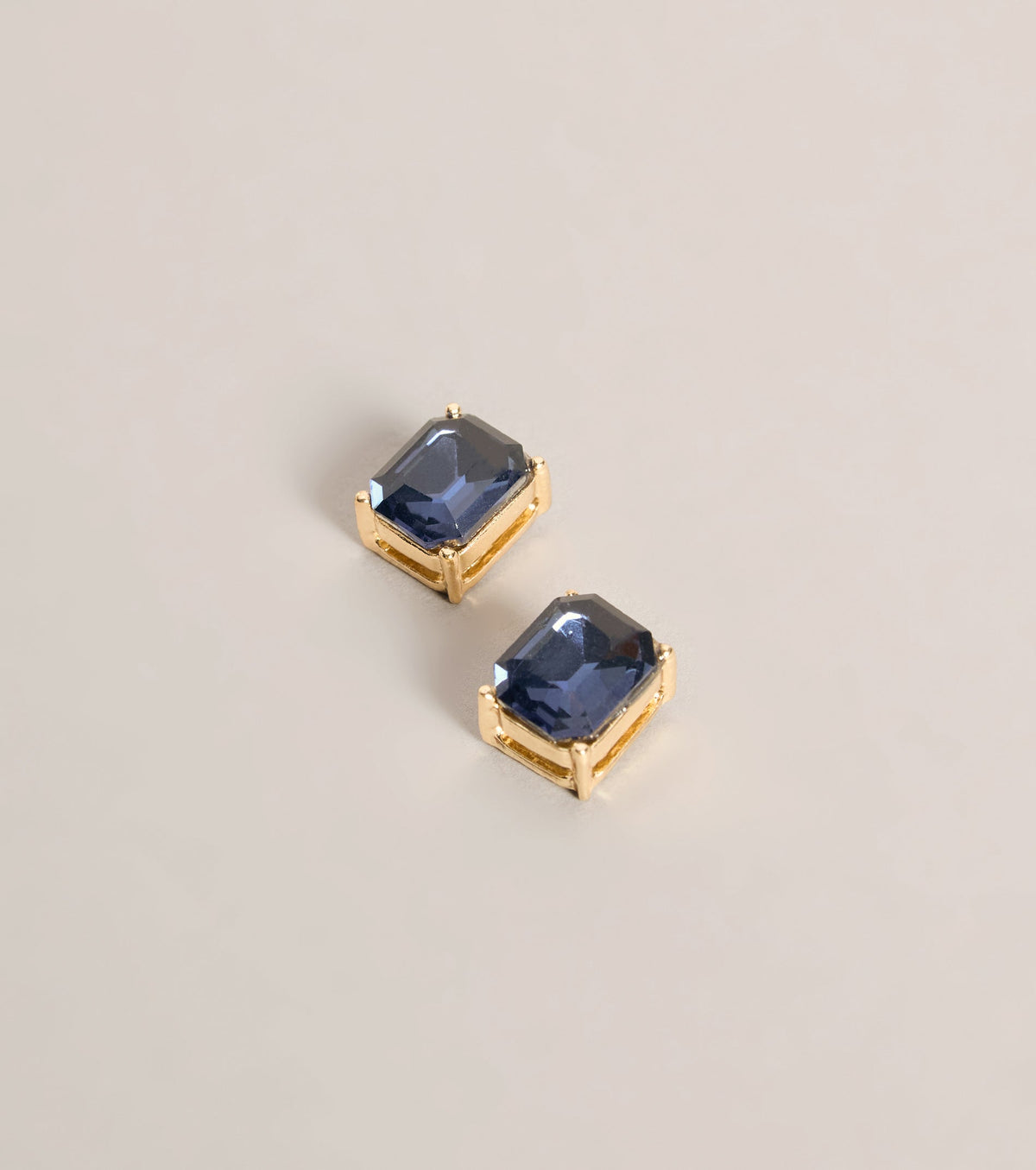 Pendientes Tachuela Gem Status Corte Esmeralda