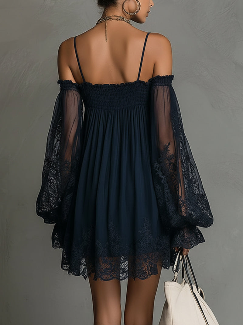 Noémie | Vestido corto de mousseline azul marino con hombros al descubierto y acabados de encaje