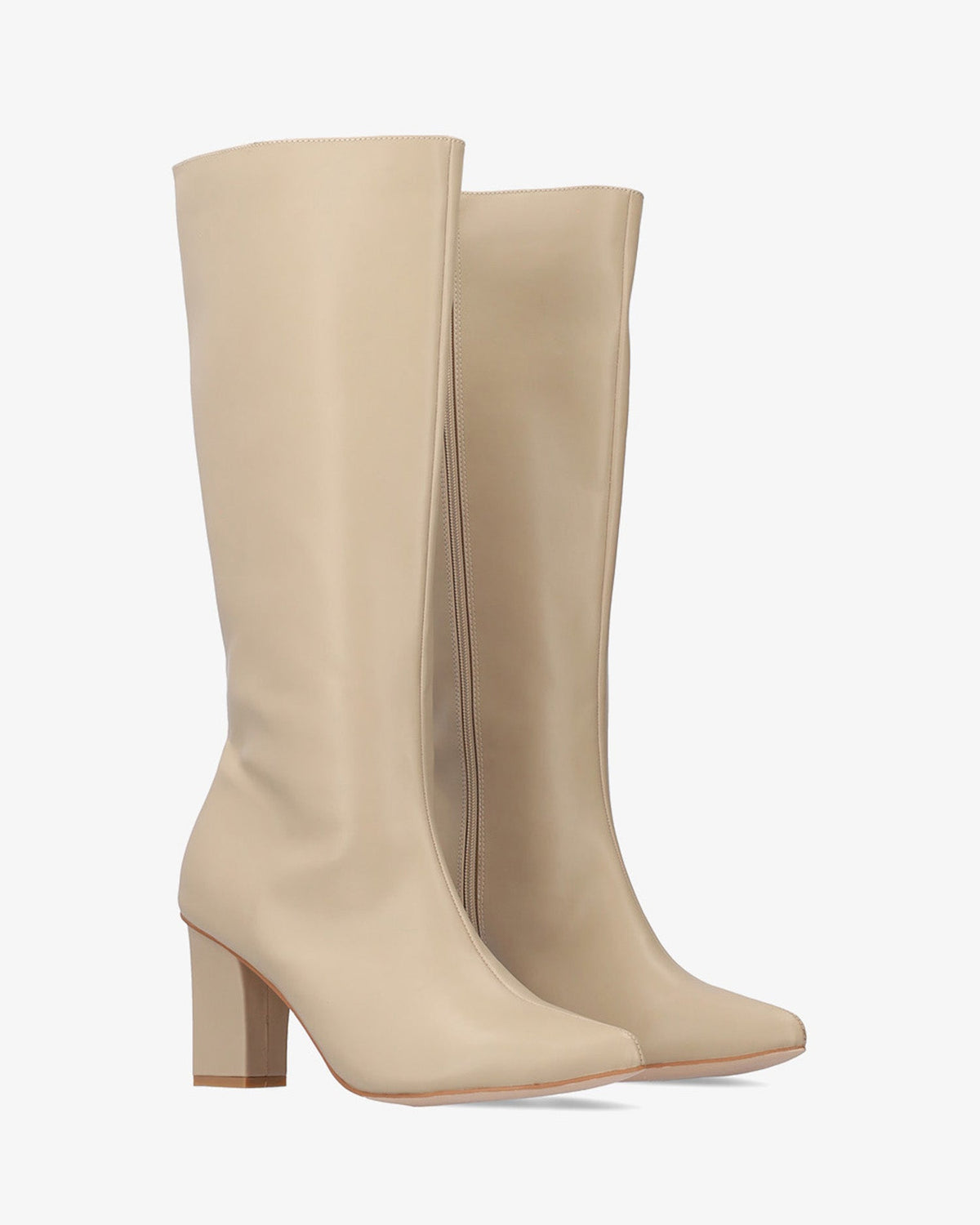 Bota de tacón en beige suave