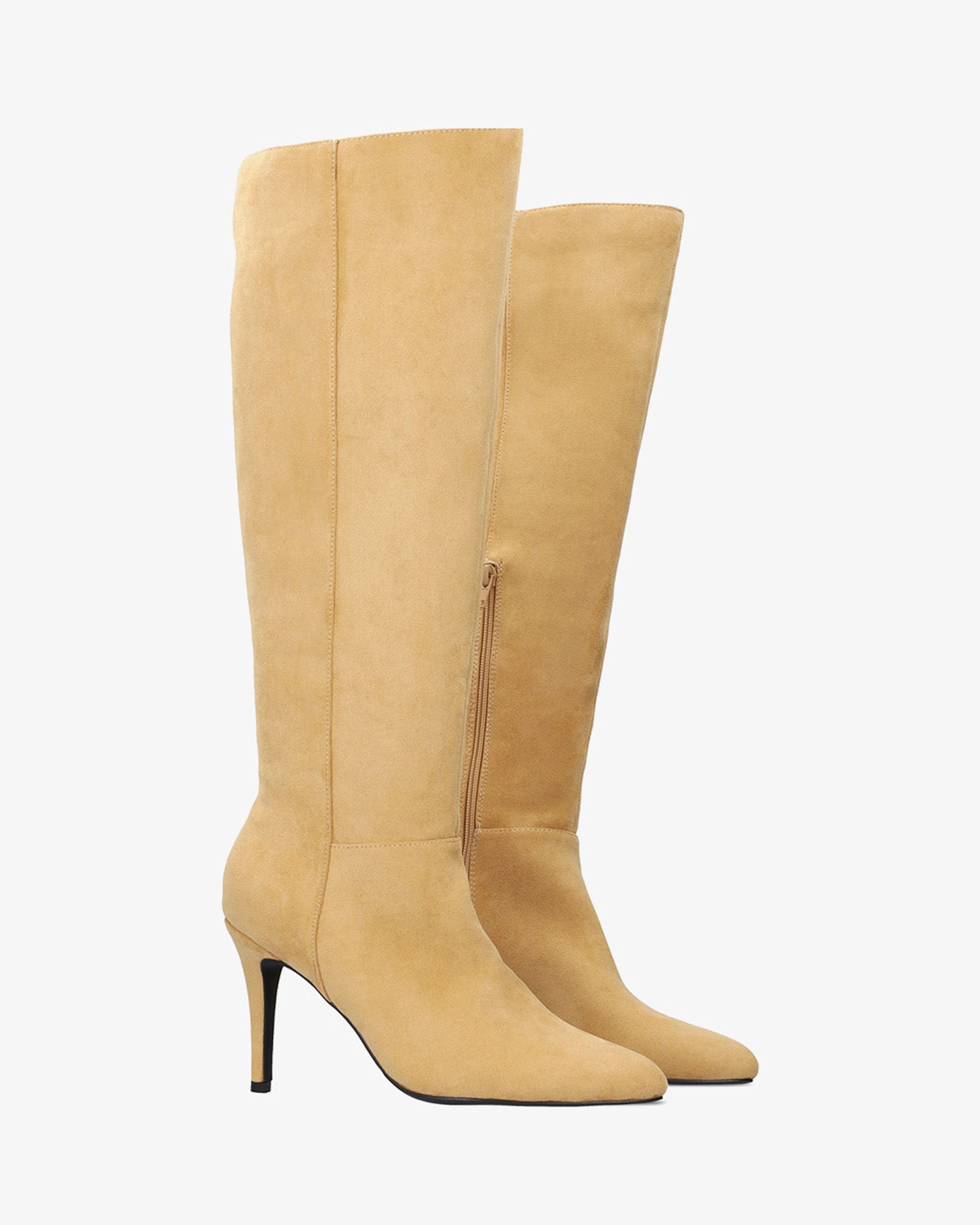 Bota alta tacón en símil ante beige
