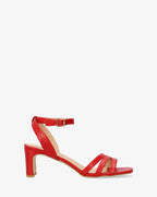 Sandalia en soft snake rojo con tacón semi-cuadrado