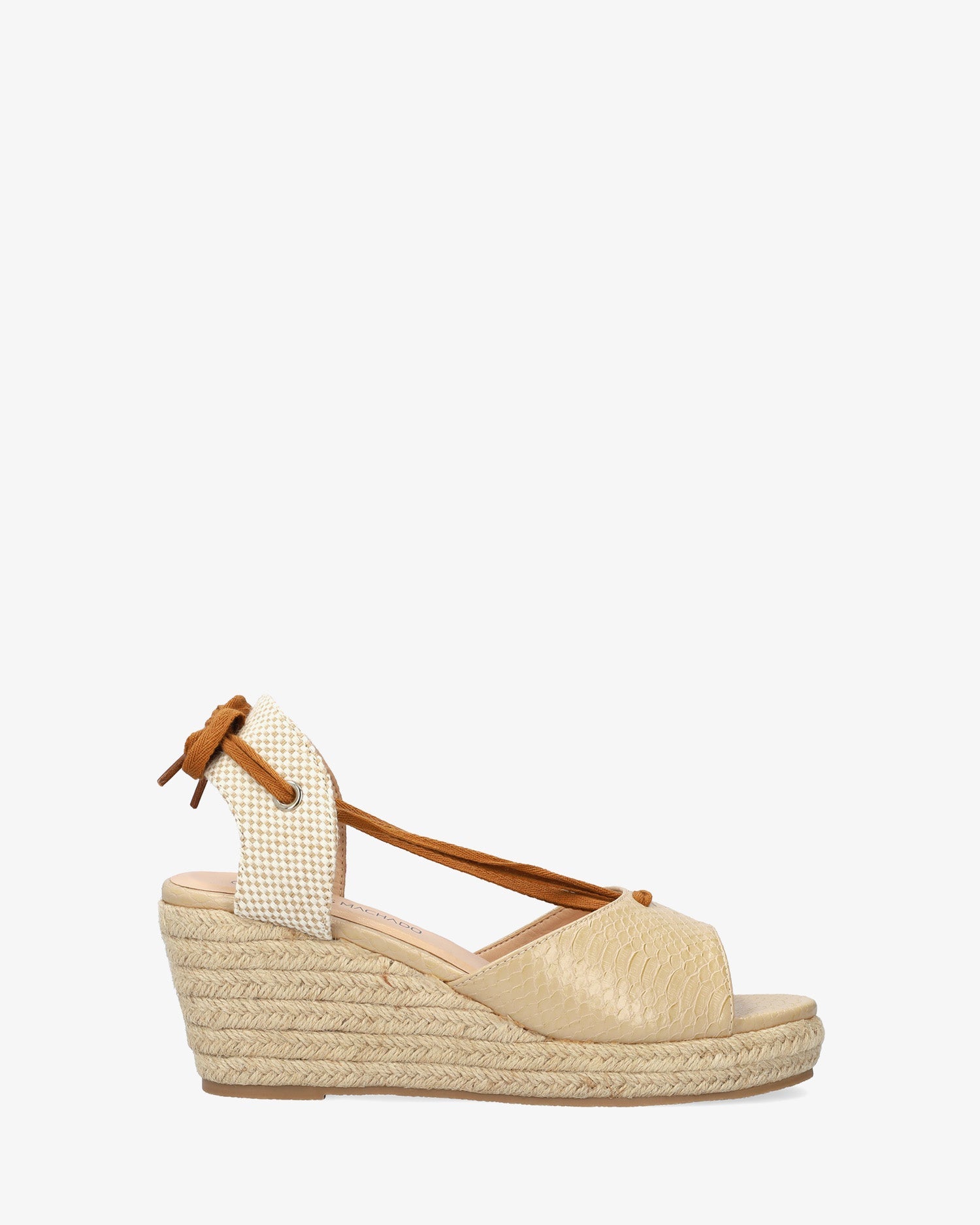 Sandalia en soft combinado beige con cuña en yute