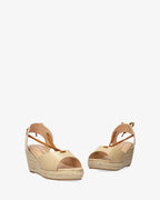 Sandalia en soft combinado beige con cuña en yute