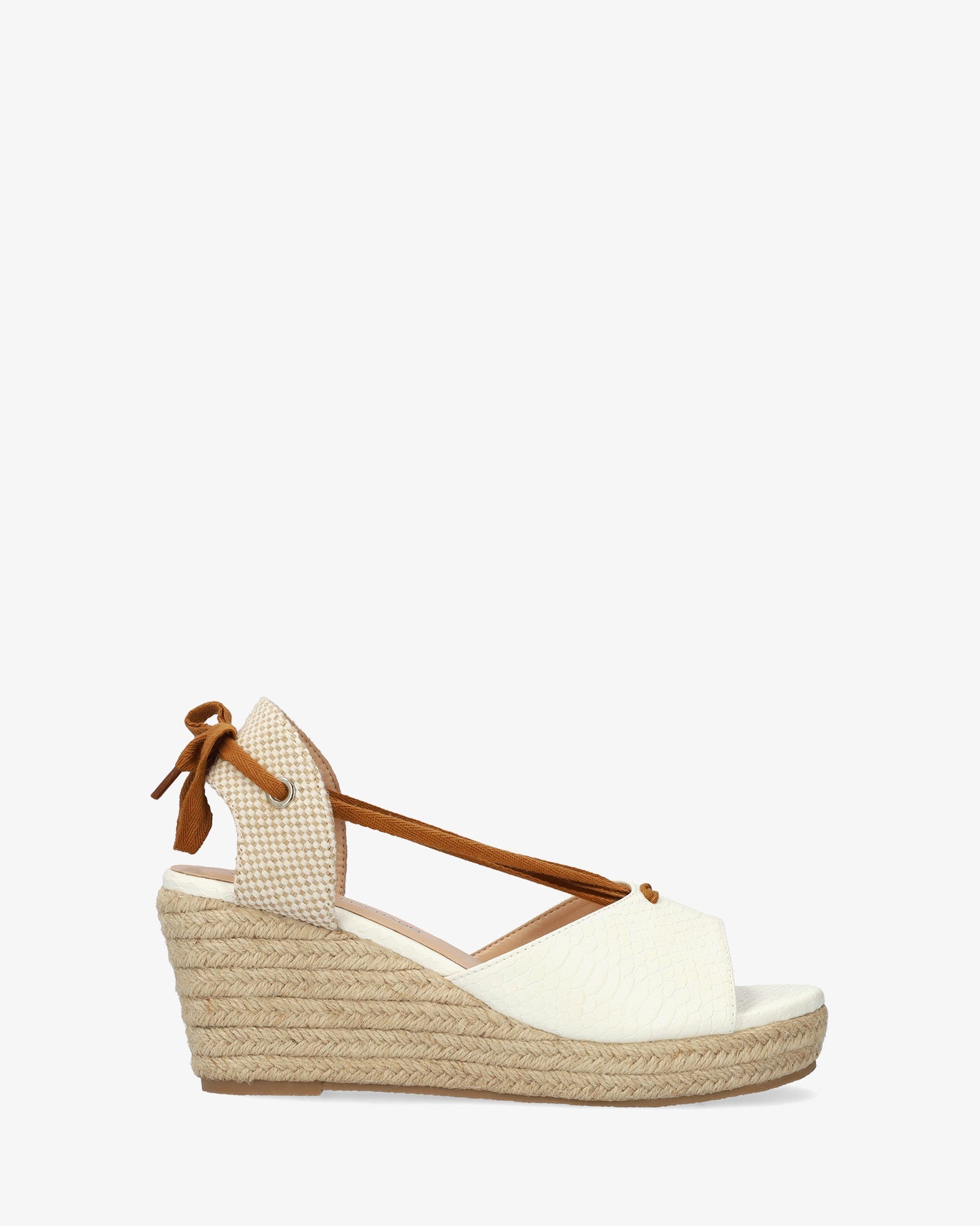 Sandalia en soft combinado blanco con cuña en yute