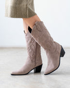 Bota cowboy en símil de ante gris