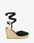 Sandalia de cuña negro con lazada ajustable