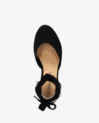 Sandalia de cuña negro con lazada ajustable