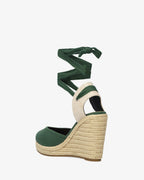 Sandalia de cuña verde con lazada ajustable