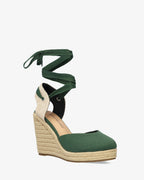 Sandalia de cuña verde con lazada ajustable