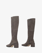 Bota alta en piel de color gris