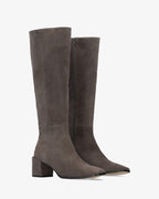 Bota alta en piel de color gris