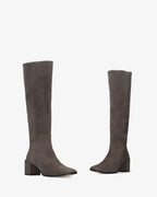 Bota alta en piel de color gris