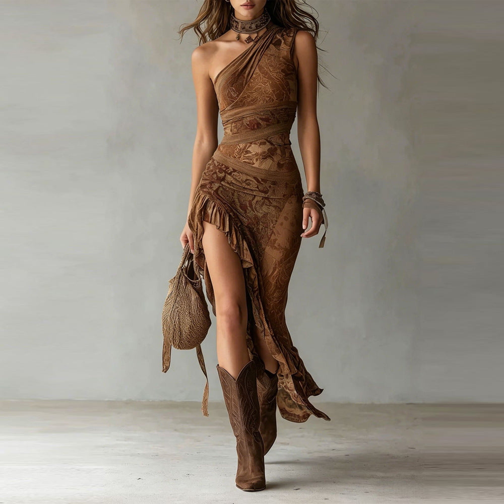 Elena | Vestido largo asimétrico con estampado atrevido y abertura con volantes