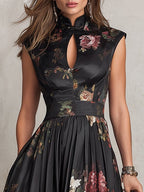 Violette | Vestido midi de satén plisado negro con estampado floral y escote en lágrima