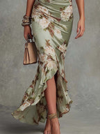 Anne | Vestido largo asimétrico de satén verde con cuello en V, mangas abullonadas y estampado floral
