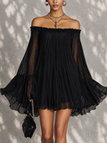 Océano | Vestido mini negro con mangas acampanadas y hombros al descubierto fruncidos