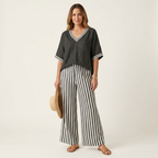 Julia | Conjunto de top con cuello en V estilo «varsity» y pantalones a rayas